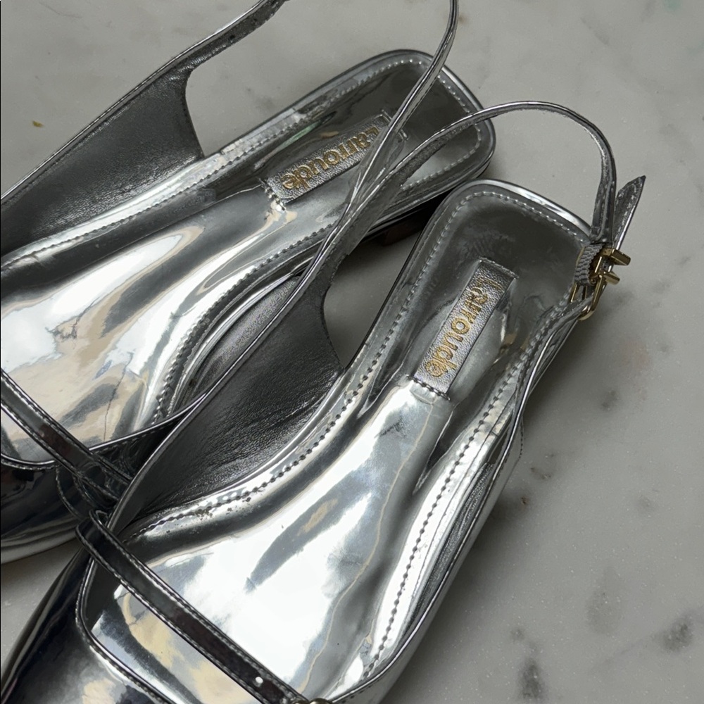 Larroude Ines flat in shiny silver 8.5 - Picture 3 of 8